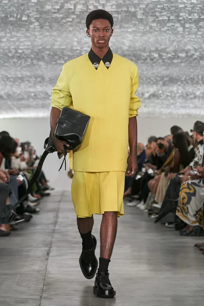 Look 17